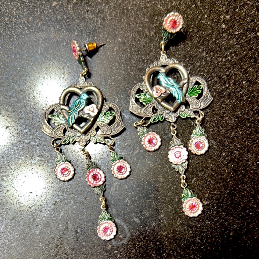 Beautiful vintage 1980s earrings with bluebird in heart